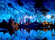 金年会平台-绿茵字母哥撕裂夜色，国家德比上的希腊神话与足球革命