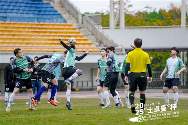 足球盛事场面激烈,观众眼花缭乱欢呼不断的简单介绍 足球盛事场面激烈,观众眼花缭乱欢呼不断的简单介绍