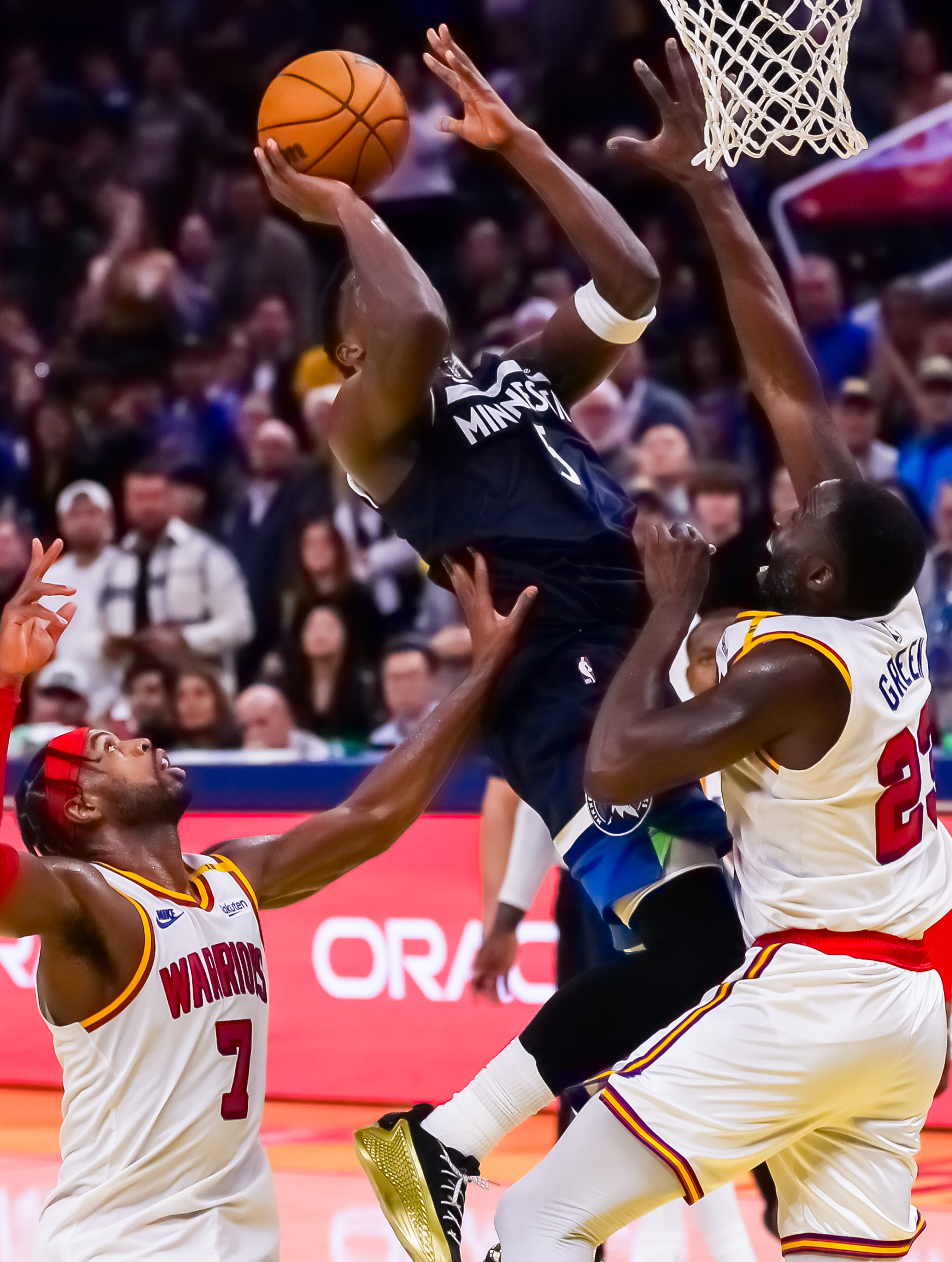 关于勇士队球员状态火热，助球队取得连胜的信息