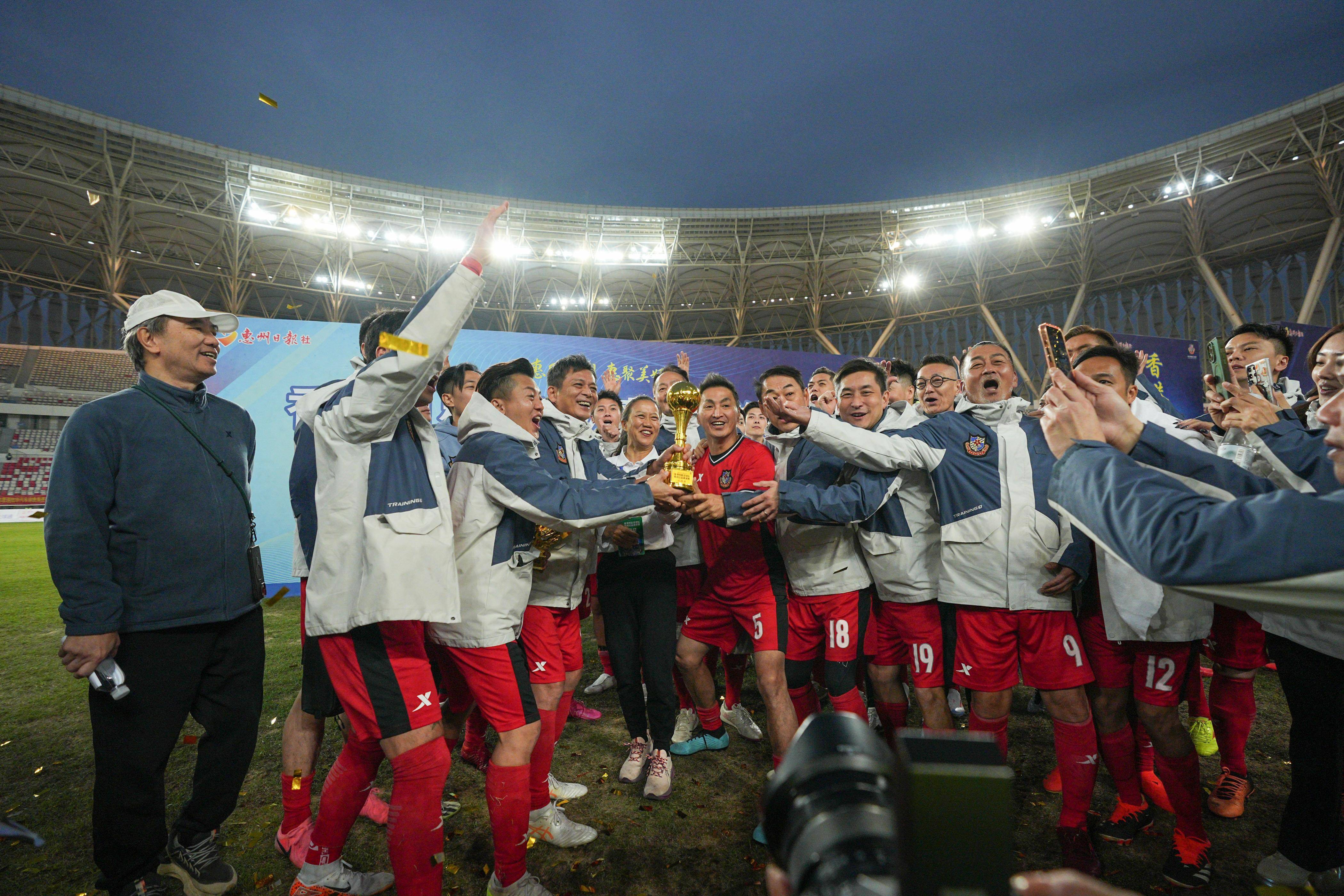 包含足球明星们的表现备受关注,精彩纷呈的词条 包含足球明星们的表现备受关注,精彩纷呈的词条