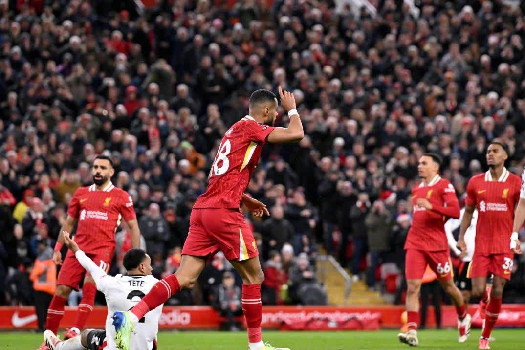 关于前锋轰炸对方大门,球队攻势如潮连连进球的信息 关于前锋轰炸对方大门,球队攻势如潮连连进球的信息