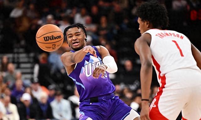 犹他爵士队新秀球员在比赛中表现出色