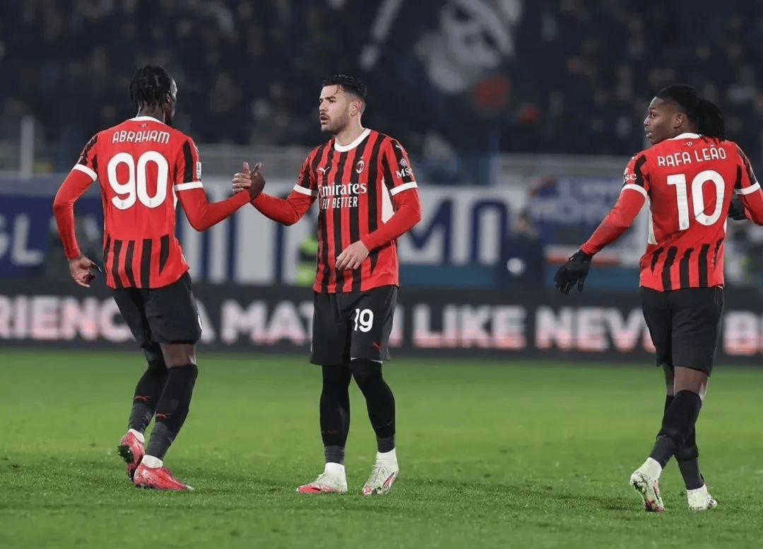 关于AC米兰成绩不断下滑，主帅遭遇压力引发外界质疑的信息