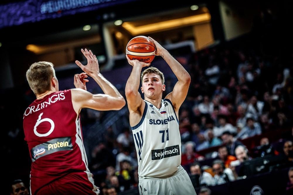 包含波兰遭遇波风波，意大利横扫晋级欧锦赛的词条