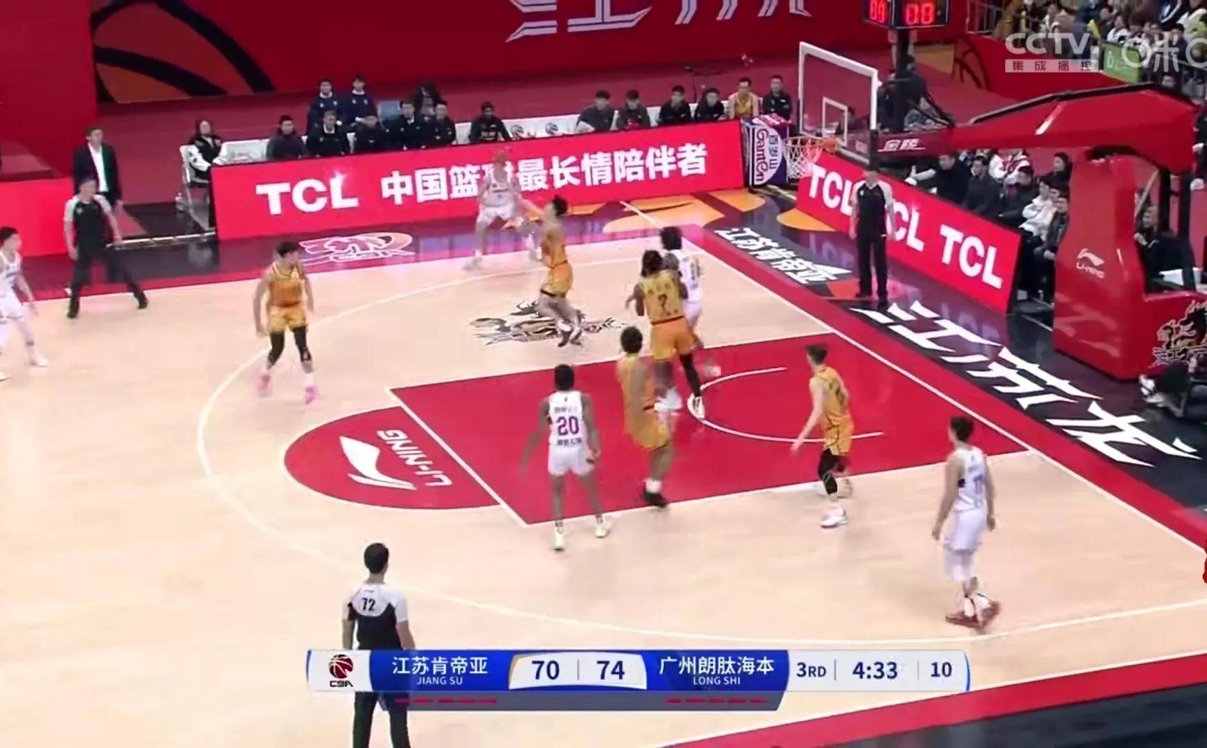 关于福建男篮取得连胜,积分榜逐渐攀升的信息 关于福建男篮取得连胜,积分榜逐渐攀升的信息