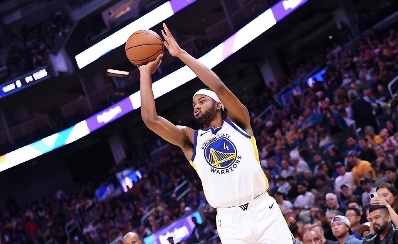 勇士队后卫球员成为比赛关键人物