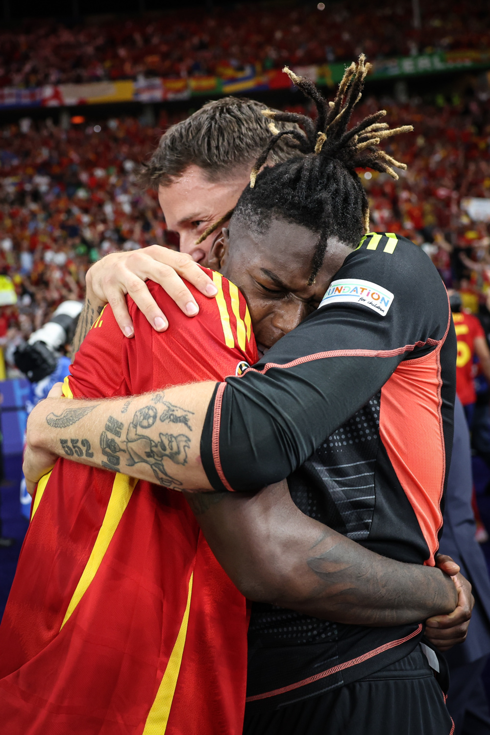 包含西班牙-战胜瑞典，晋级欧国联半决赛的词条