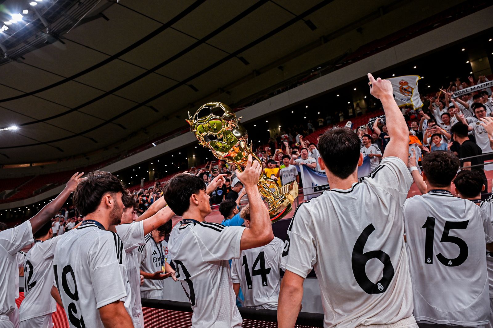 多特蒙德青训培养新星,欧冠赛场上演绝美进球的简单介绍 多特蒙德青训培养新星,欧冠赛场上演绝美进球的简单介绍