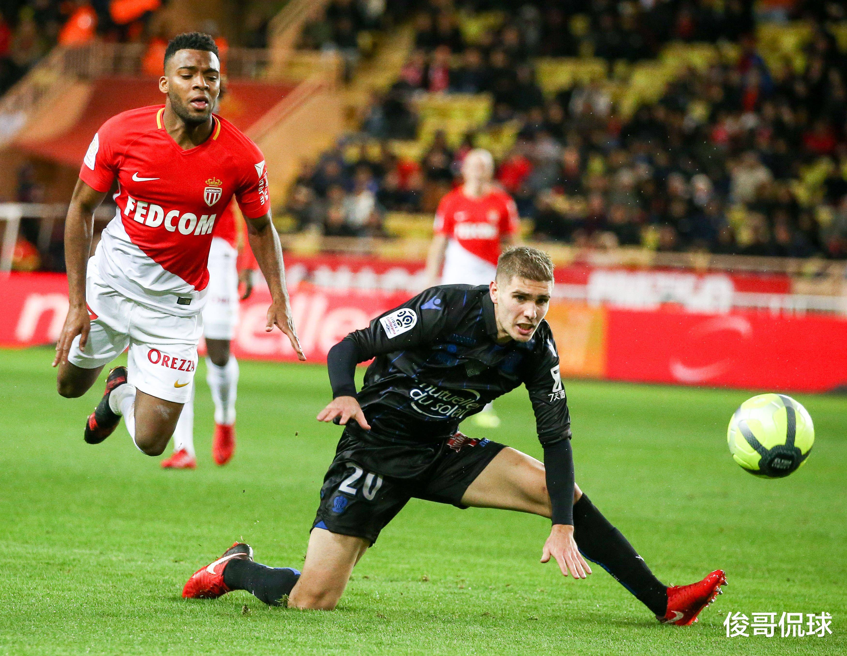 包含卡利亚里客场战胜桑普，脱离降级区的词条