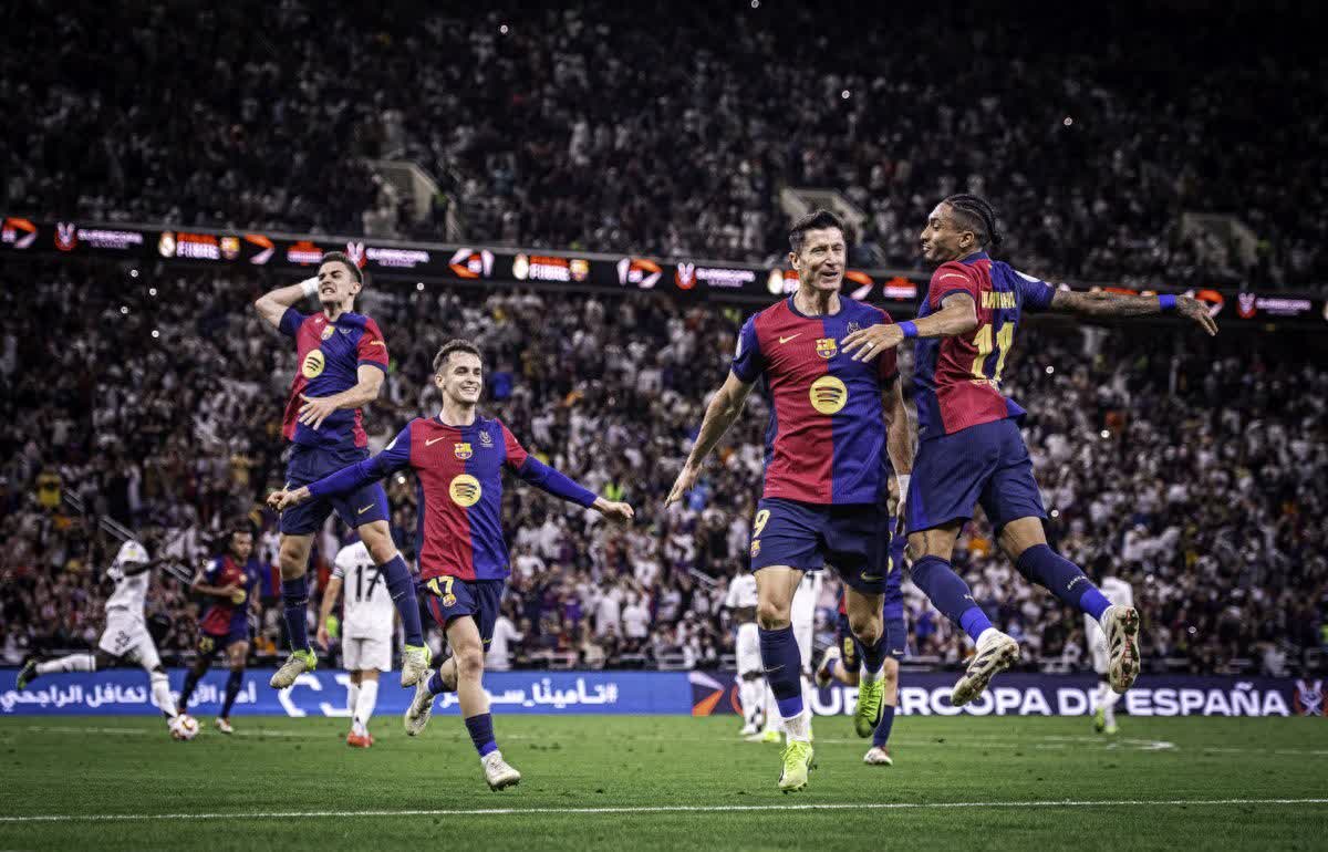 足球比赛中球员厮打–比赛中发生冲突