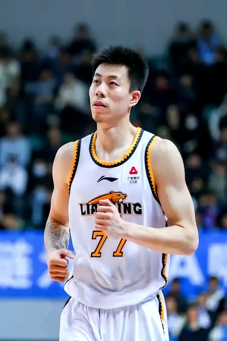 辽宁队力战上海，双方实力均衡