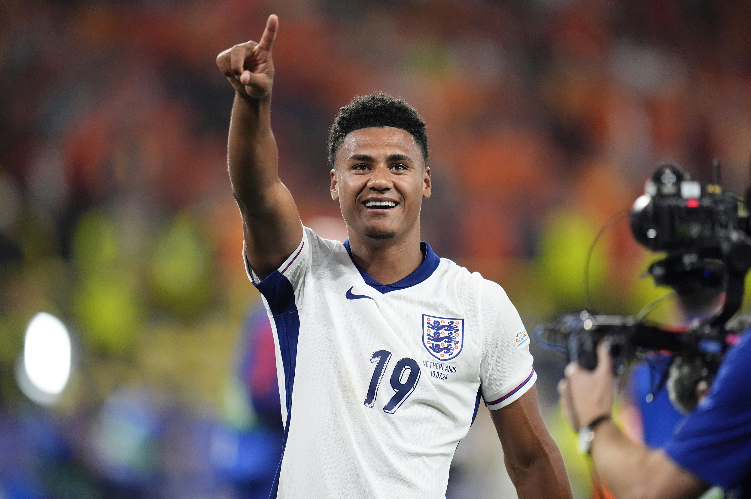 英格兰队力战荷兰,欧洲足球赛夺冠希望渐增! 英格兰队力战荷兰,欧洲足球赛夺冠希望渐增!