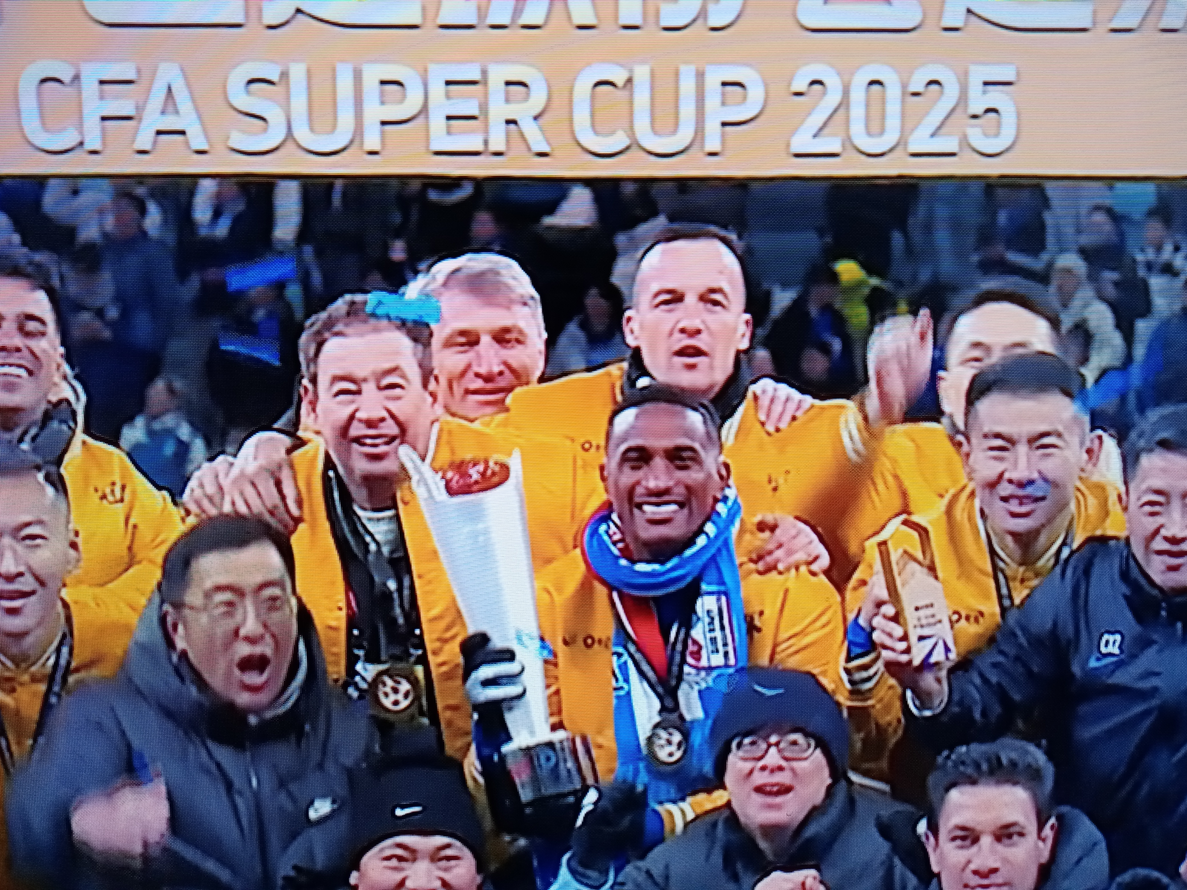 关于上海绿地申花主场大胜重庆斯威,取得胜利追赶的信息 关于上海绿地申花主场大胜重庆斯威,取得胜利追赶的信息