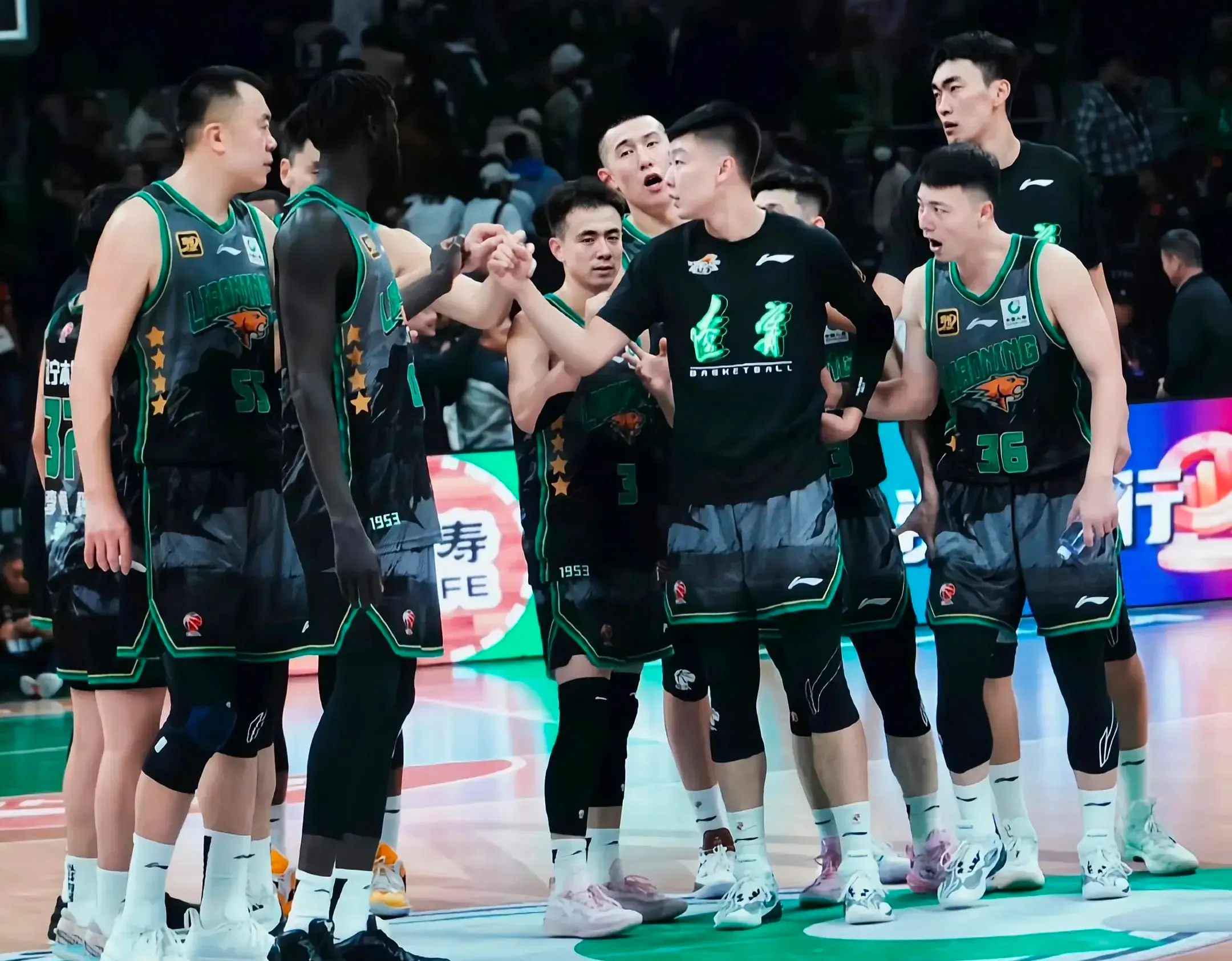 辽宁男篮大胜对手,豪取九连胜 辽宁男篮大胜对手,豪取九连胜