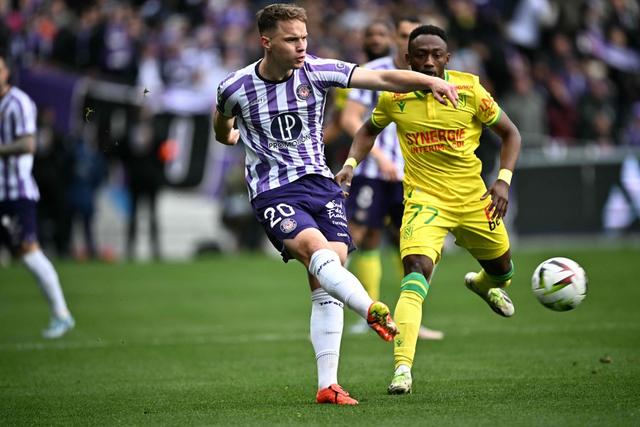 图卢兹队在主场比赛中全力以赴,击败对手 图卢兹队在主场比赛中全力以赴,击败对手