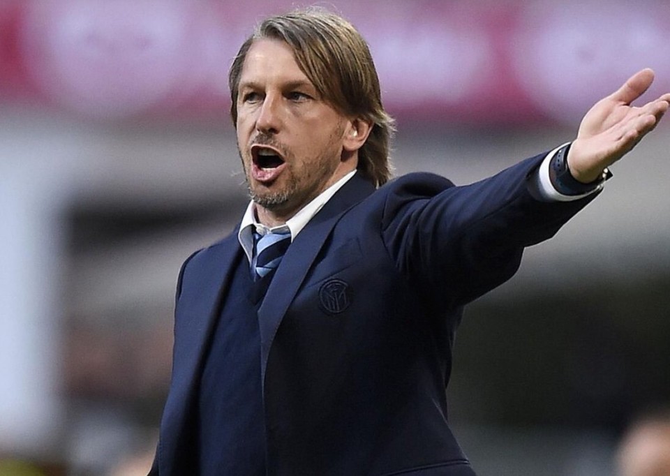 足球俱乐部新任主教练备战新赛季 足球俱乐部新任主教练备战新赛季