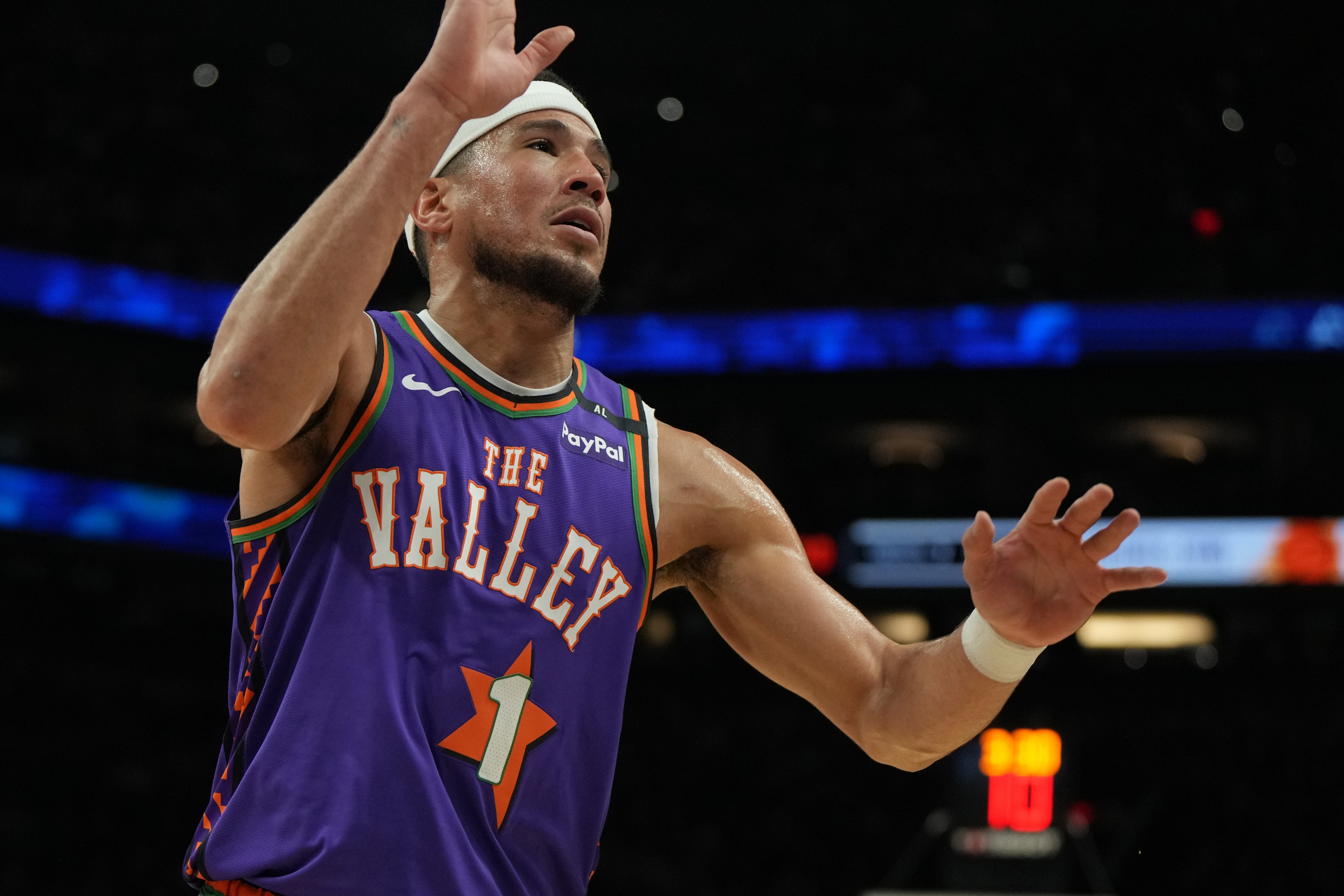 太阳惜败马刺,布克独得40分 太阳惜败马刺,布克独得40分