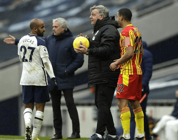 巴西轻取秘鲁,阿奎罗送出助攻 巴西轻取秘鲁,阿奎罗送出助攻