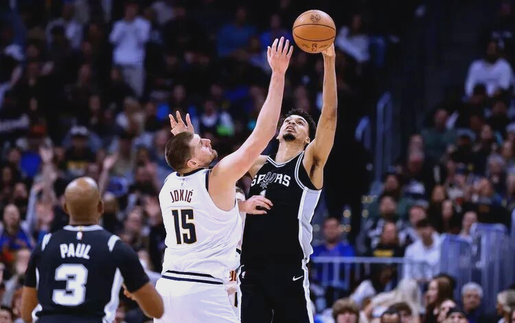 掘金险胜马刺,福克斯点燃赛场 掘金险胜马刺,福克斯点燃赛场