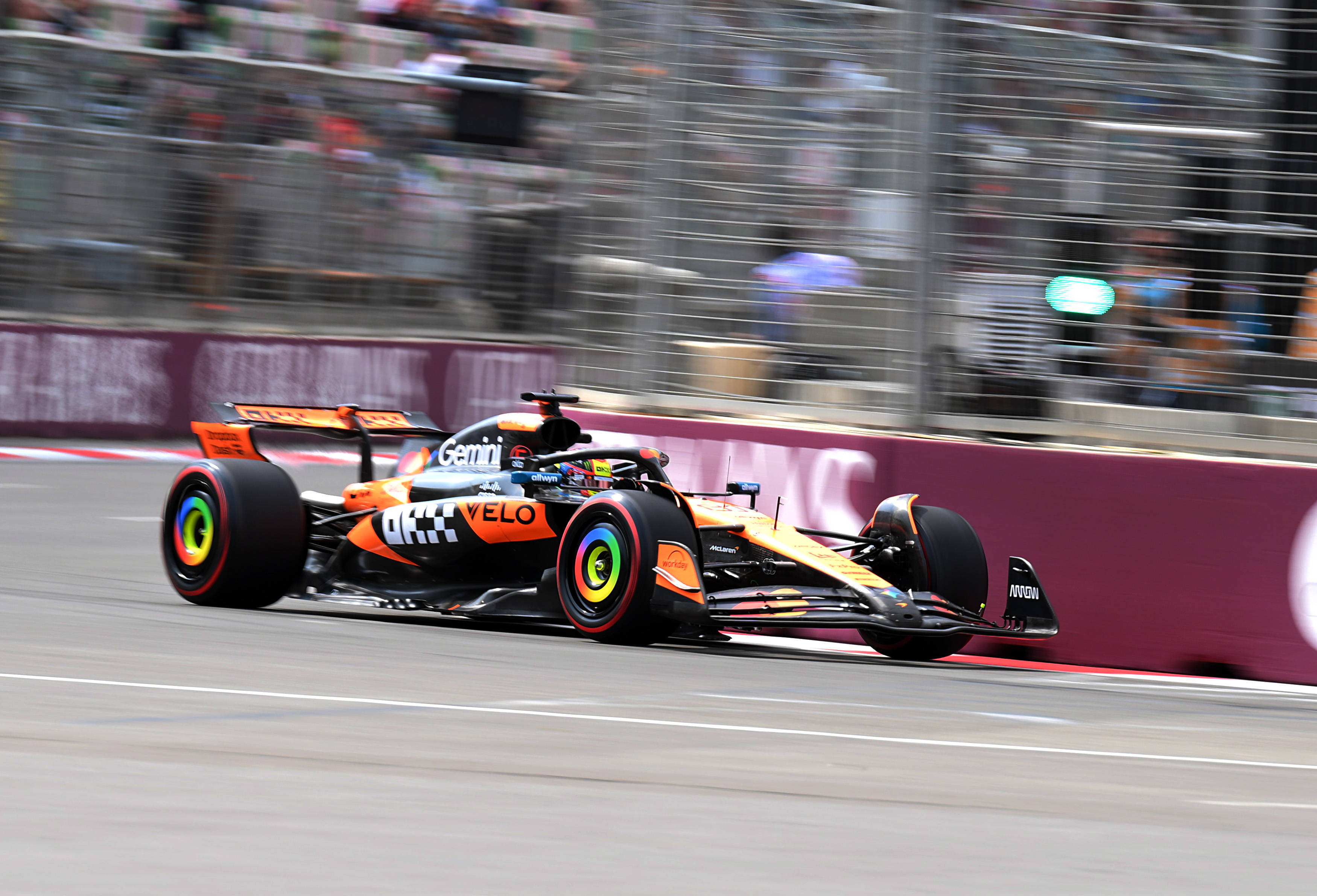 迈凯伦横扫阿斯顿马丁，勒克莱尔刷新纪录