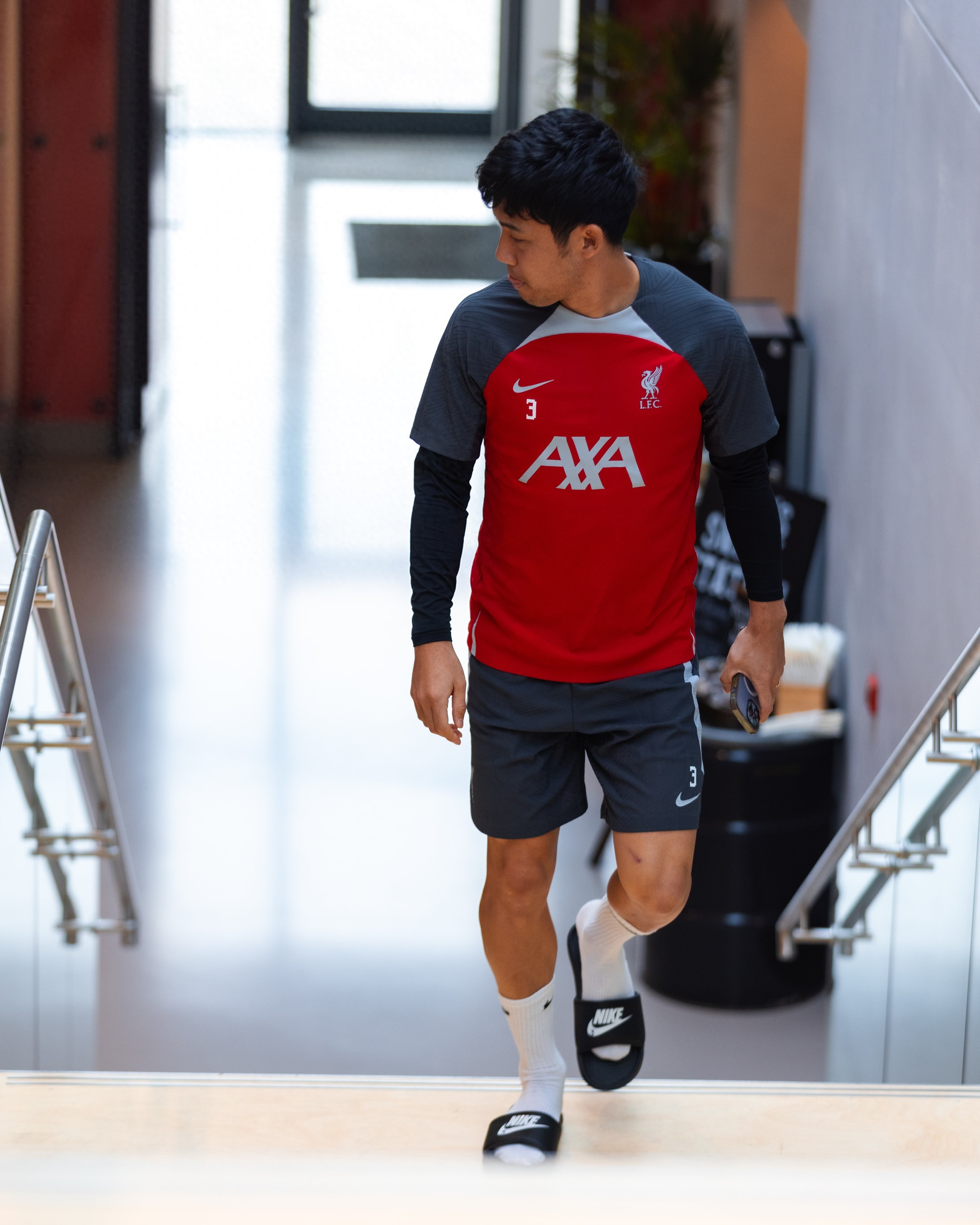 利物浦逆转日本，奥亚尔萨瓦尔惊艳四座