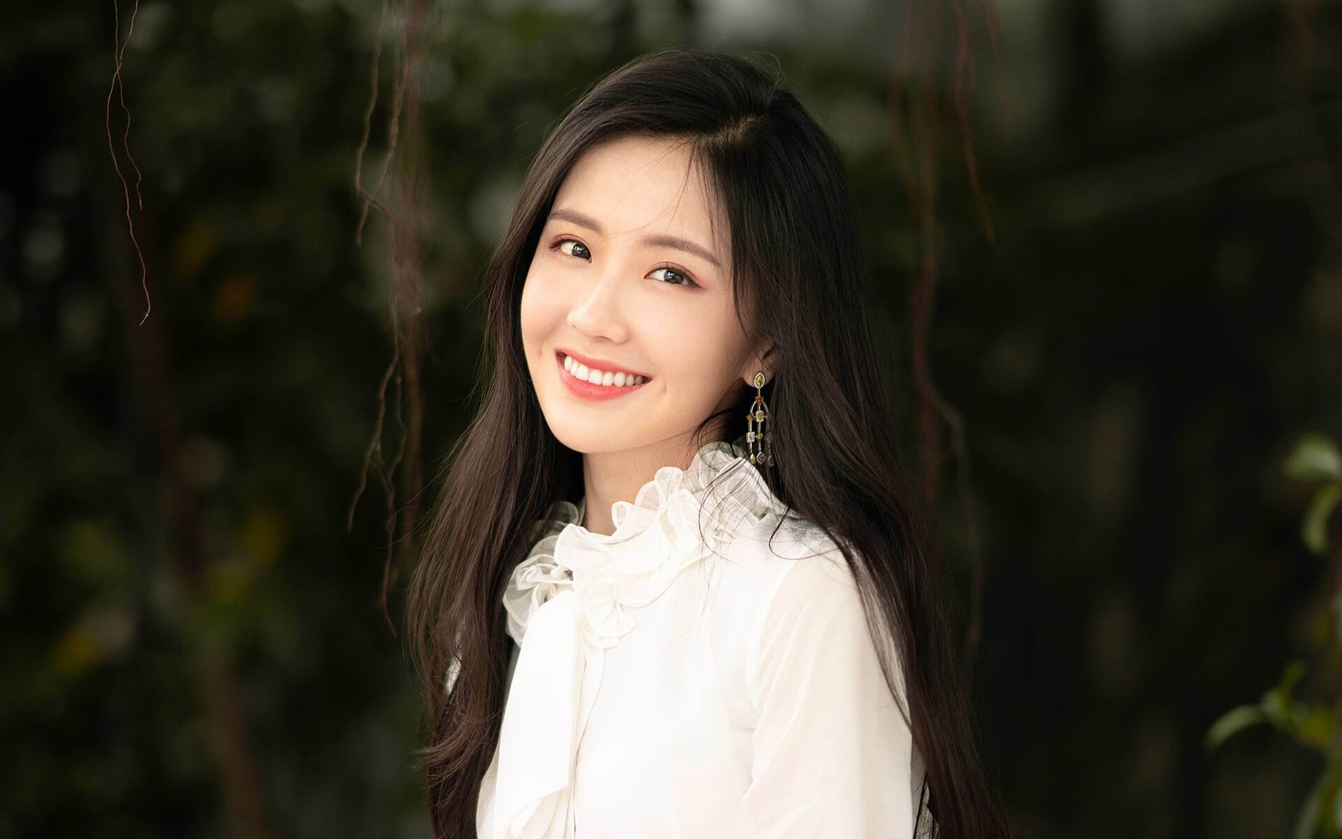 亚特兰大老鹰硬仗取胜雷霆,NBA季后赛焦点战彰显团队韧性