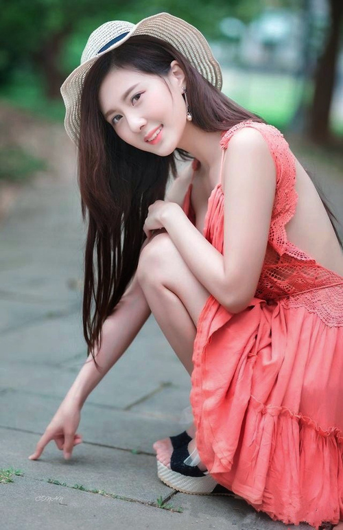 凯恩接管F1揭幕战，当足球王牌在巴林赛道完成另类利物浦式突袭